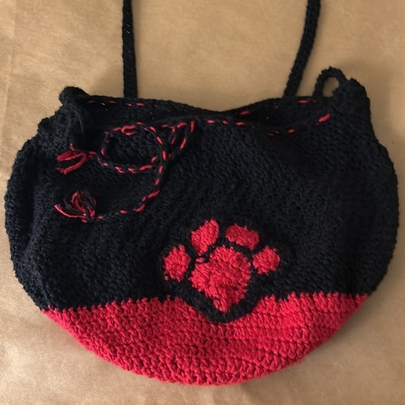 Red + Black Hand Crocheted Bag Large Dawg Paw ๐พ Magnetic Closure Cinch Top NEW - Picture 12 of 14